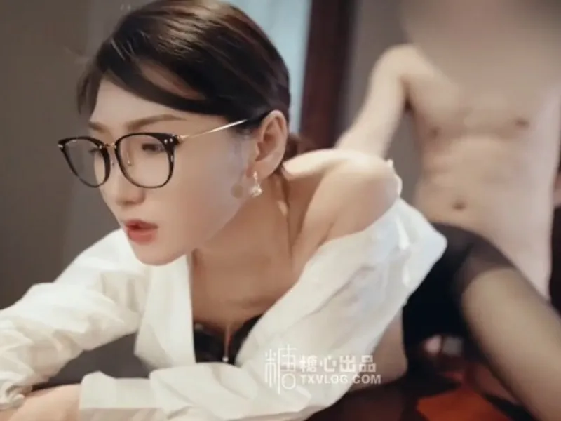 Vào phòng riêng được tiền bối nữ nứng bú dương vật cho