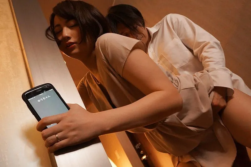 Vợ yêu đi họp lớp rồi làm tình với nyc mặc cho anh xã ở nhà chờ