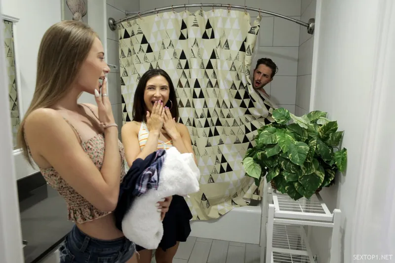 Hai đứa ghệ cùng cha khác má lắm trò