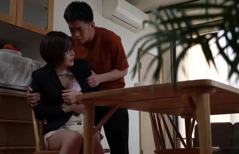 Trở về sau khi bị ép làm tình thì tiếp tục bị bố và em người chồng chơi