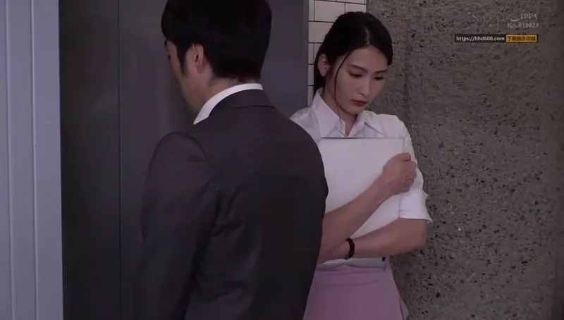 Em thư ký đáng thương bị tiền bối bắt vào nhà nghỉ phục vụ đối tác