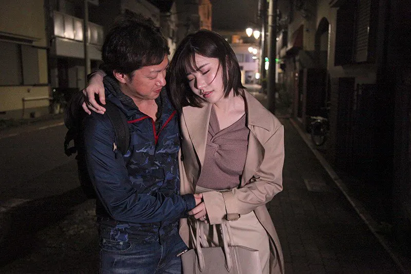 đưa đồng nghiệp nữ làm chung công ty nhậu say xỉn vì cãi nhau với ông xã về nhà